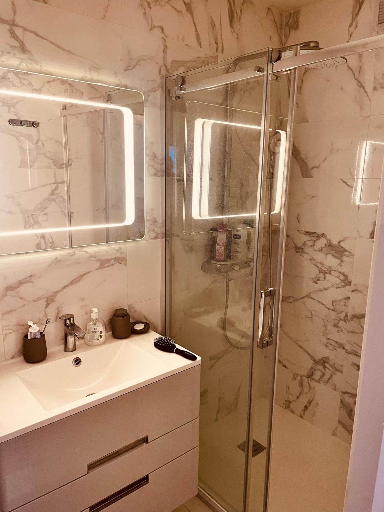 Apartament Jolie 2 Pieces Avec Balcon Paris 15 Eme Zewnętrze zdjęcie